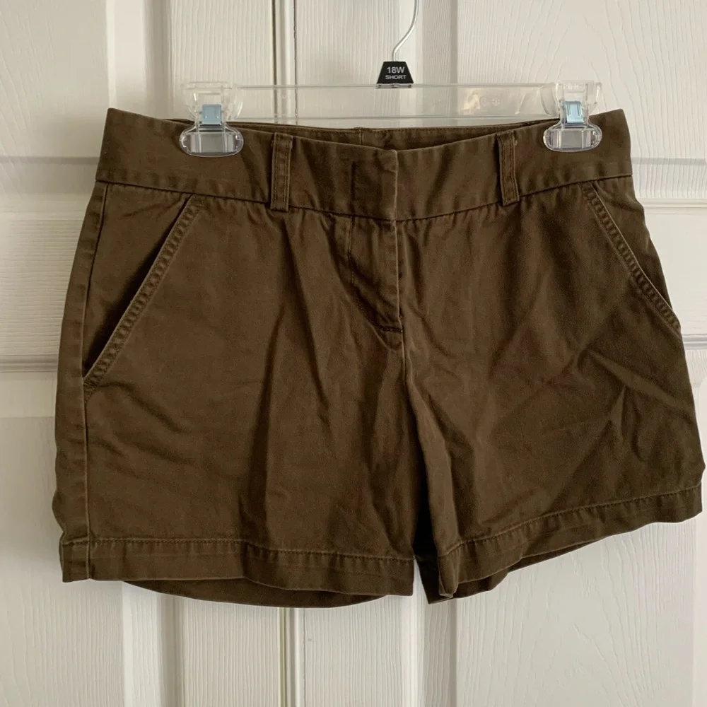 J CREW Women’s Bronze Brown Wash Jean Low Fit Chino Shorts Size: 2